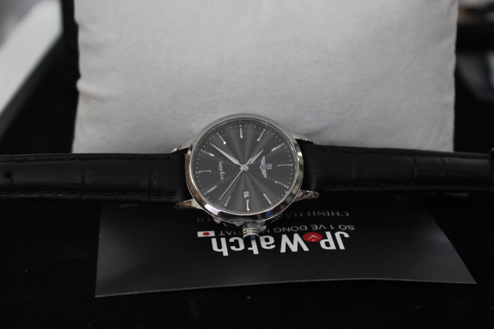 Vẻ đẹp đầy huyền bí của chiếc đồng hồ nữ SR Watch SL1056.4101TE